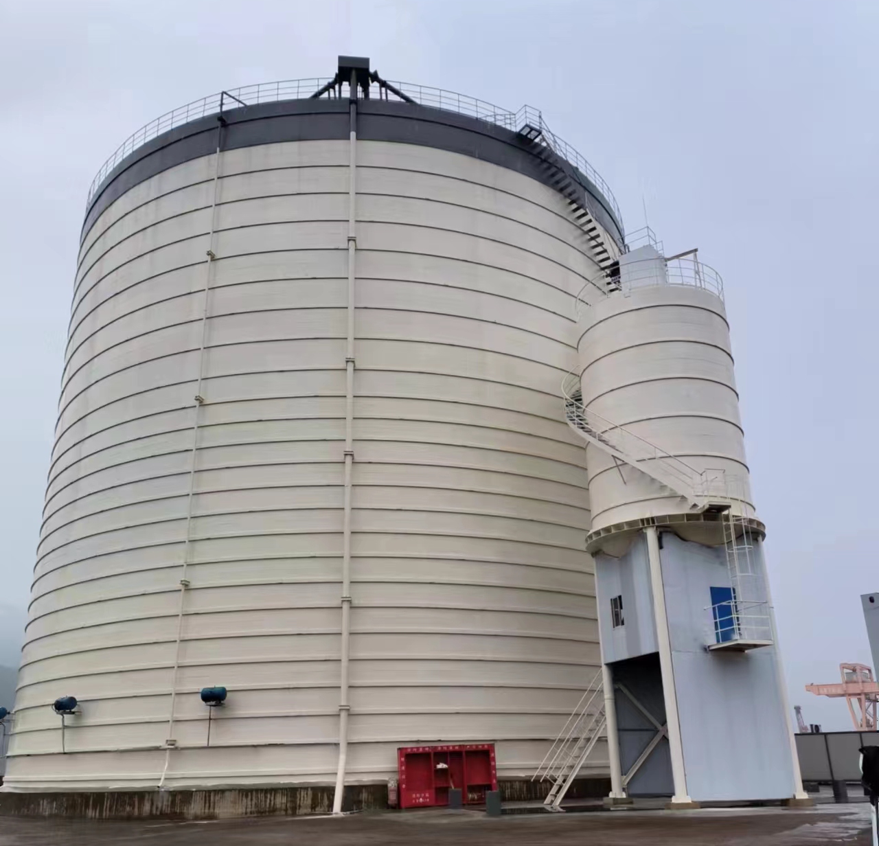 新建10万吨水泥钢板库